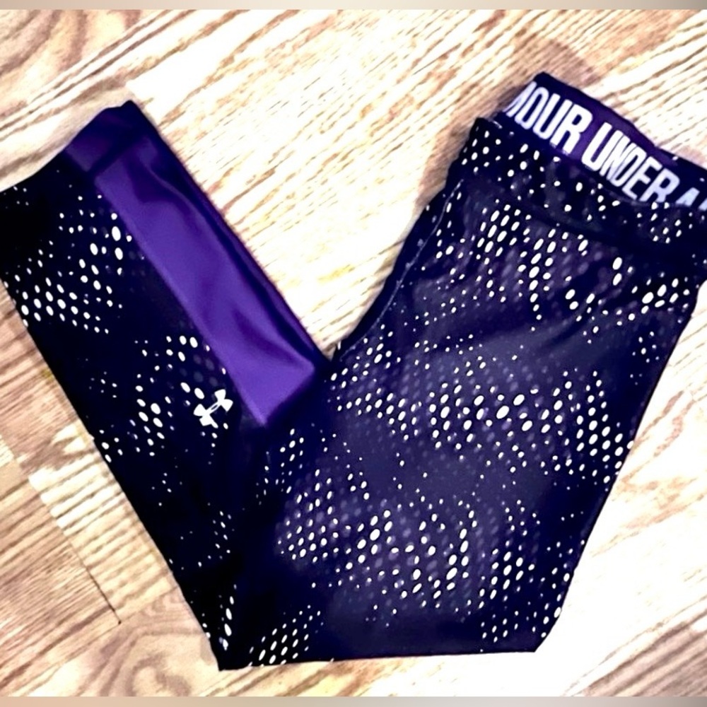 Under Armor Purple & White Cropped Athletic Leggings Size Medium